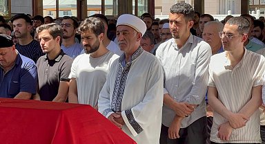 İmam babanın hafız oğlunun tabutu başında en acı görevi