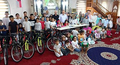 İmamdan örnek çalışma: 23 yıldır Kur'an kursuna gelen çocukları ödüllendiriyor