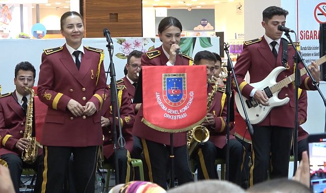 Jandarma Genel Komutanlığı Bandosu Kırıkkale'de vatandaşlar için sahne aldı