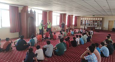 Jandarmadan çocuklara trafik eğitimi