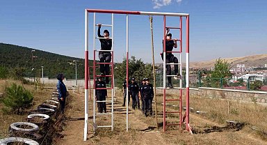 Kadın polis adayları zorlu eğitim sürecinden geçiyor