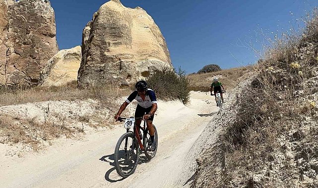 Kapadokya'da 35 kilometre pedal çevirdiler