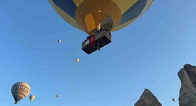 Kapadokya'da sıcak hava balonları 30 Ağustos Zafer Bayramı için uçtu