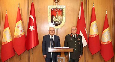 Kara Kuvvetleri Komutanlığında devir-teslim töreni