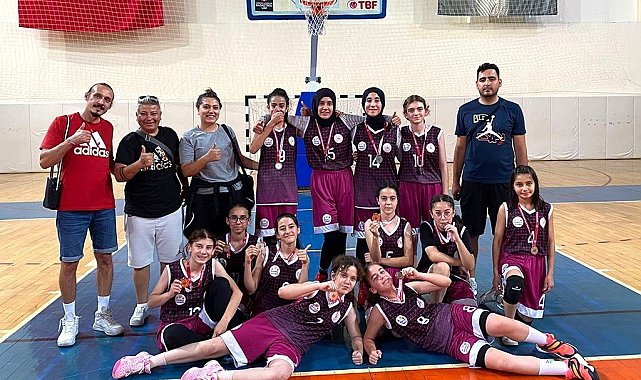 Karaman ANALİG kız basketbol takımı yarı finalde