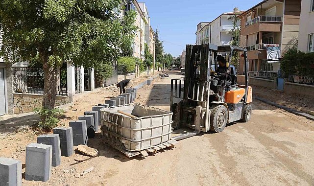 Karaman Belediyesinde kaldırım çalışmaları devam ediyor