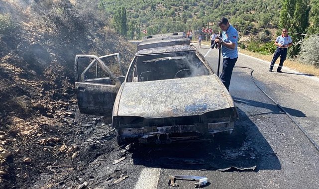 Karaman'da alev alan otomobil demir yığınına döndü