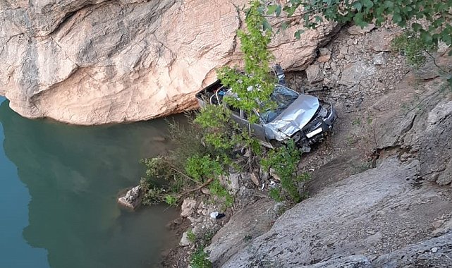 Karaman'da kamyonet Göksu Nehrine uçtu: 1 ölü, 1 yaralı