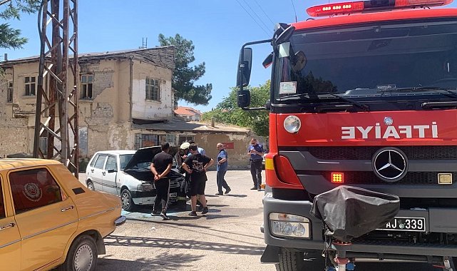 Karaman'da park halindeki otomobilde yangın çıktı