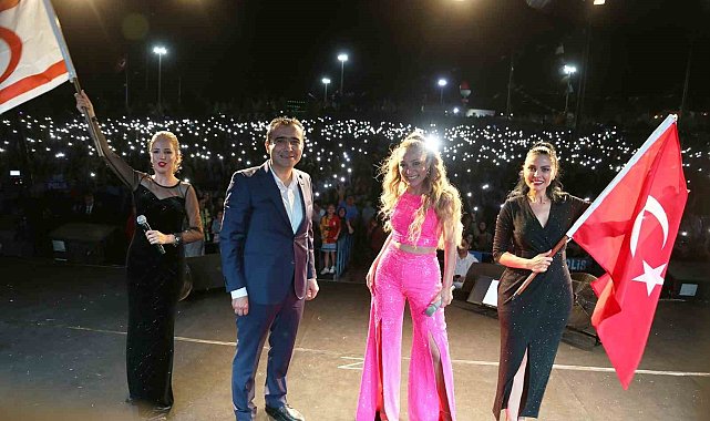 Karaman'da sahne alan Ziynet Sali hayranlarını coşturdu