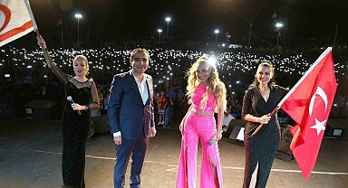Karaman'da sahne alan Ziynet Sali hayranlarını coşturdu