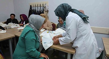 KAYMEK'in Hacılar'da El Sanatları Kursu Sürüyor