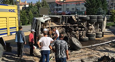Kayseri'de faciadan dönüldü: Freni paylayan kamyon ilçe meydanına uçtu