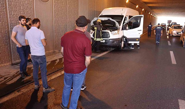 Kayseri'de faciaya ramak kaldı: İşçi servisi yangını söndürüldü