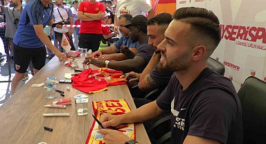 Kayserisporlu futbolcular taraftarlarla buluştu
