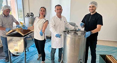KAYÜ Yeşilhisar Meslek Yüksekokulunda Bal Hasadı Yapıldı