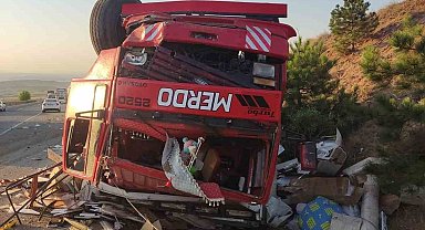 Kırıkkale'de iki kamyon çarpıştı: 1 ölü, 2 yaralı