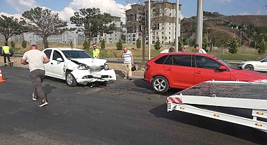 Kırıkkale'de iki otomobil çarpıştı: 3 yaralı