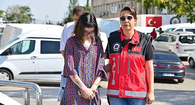 Kocatepe Camii'nde uygunsuz kıyafetlerle yapılan çekimlerle ilgili gözaltına alınan 2 kişi adliyeye sevk edildi