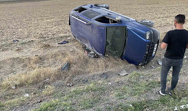 Konya'da lastiği patlayan otomobil takla attı: 3 yaralı