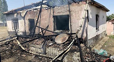Konya'da yangında çocuklarını dışarı çıkarmaya çalışan anne dumandan etkilendi