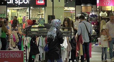 KUMSmall'un konsept mağazasına vatandaşlar akın etti
