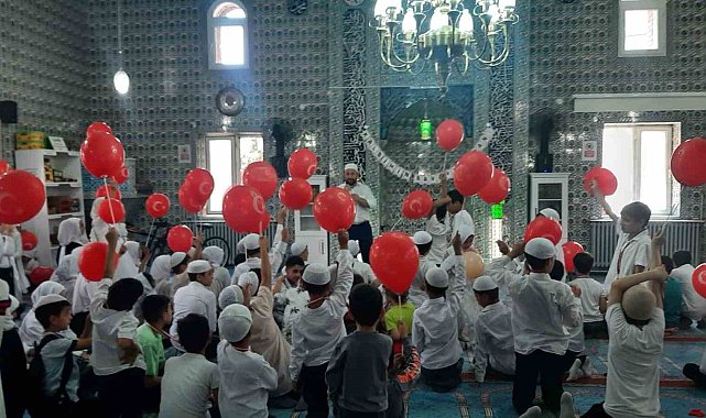 Kur'an kursunda başarılı olan çocuklar ödüllendirildi