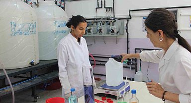 Lise öğrencileri yaz tatilinde hem öğreniyor hem üretiyor