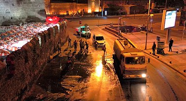 Melikgazi'den gece boyu temizlik mesaisi