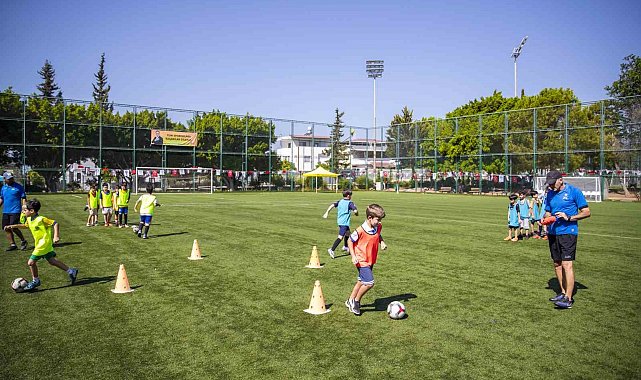 Mersin'de futbol kursları devam ediyor