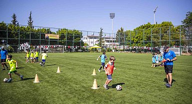 Mersin'de futbol kursları devam ediyor