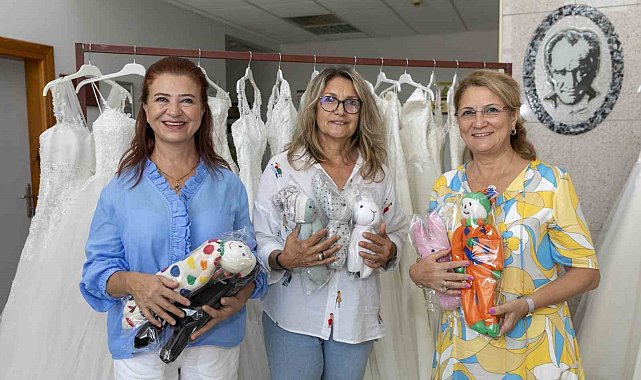 Mersin'den Hatay'a gelinlik ve oyuncak desteği