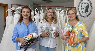 Mersin'den Hatay'a gelinlik ve oyuncak desteği