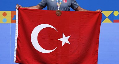 Mersinli tenisçiden tarihi başarı