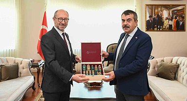 Millî Eğitim Bakanlığı ve Anadolu Üniversitesi arasında yürütülen iş birlikleri ve projeler ele alındı