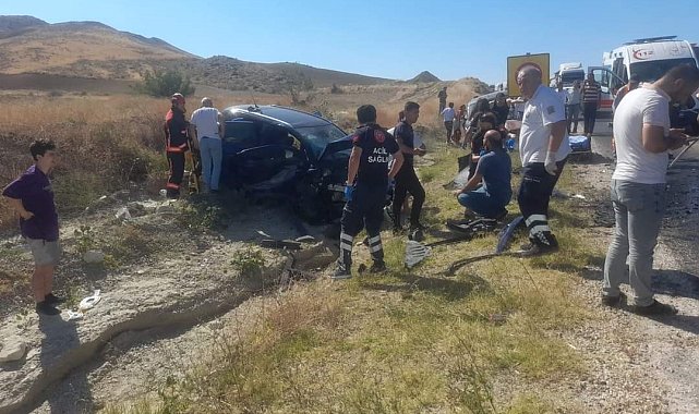 Nallıhan Karayolu'nda iki araç çarpıştı: 2'si ağır 4 yaralı