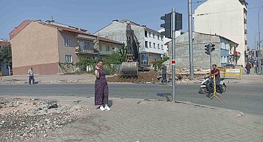 O yolda yarım kalan yapım çalışmaları başladı