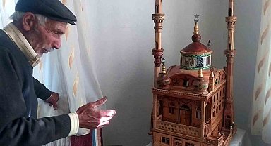 Odun parçalarını adeta sanata dönüştürüyor