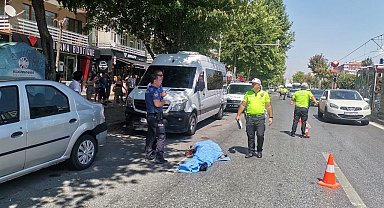 Otomobilin çarptığı yaşlı adam metrelerce havaya savruldu