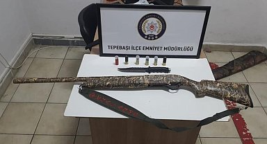Polislerce şüpheliler üzerinden silah ve uyuşturucu madde ele geçirildi