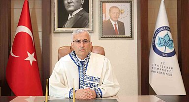 Rektör Prof. Dr. Çolak, "Anadolu'yu bizlere vatan kılan tüm şehitlerimizi rahmetle anıyor, şükranlarımı sunuyorum"