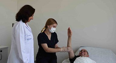 Sağ kolu adeta felç olan adam 4 ayda tekrar hareket kabiliyeti kazandı