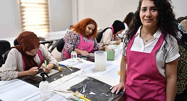 Seramik kursuyla hem hobi ediniyor, hem de yeni meslek alanlarının kapısını açıyorlar