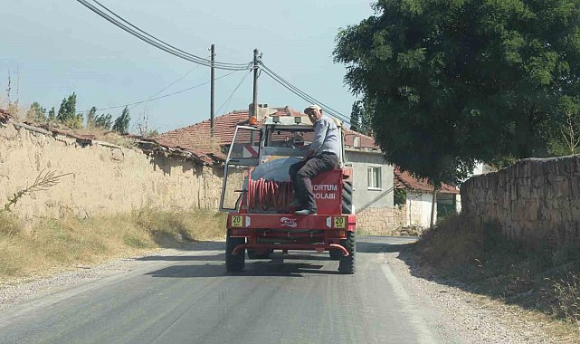 Seyitgazi'deki orman yangınını söndürmek için köylüler de seferber oldu