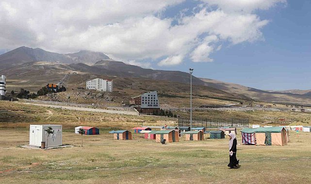 Sıcaktan bunalan Kayserililer Erciyes'te serinliyor