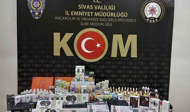 Sivas'ta kaçak elektronik sigara ve dijital saat ele geçirildi