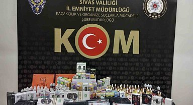 Sivas'ta kaçak elektronik sigara ve dijital saat ele geçirildi