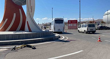 Sivas'ta scooter'lu çocuk ile minibüs çarpıştı: 1 ölü