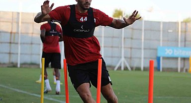 Sivasspor'un yeni transferi Achilleas Poungouras ilk idmanına çıktı