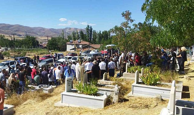 Suda boğulan çocuk son yolculuğuna uğurlandı